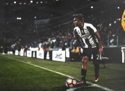 开云体育app-跨越赛场的猎鹰时刻，从杰伦·格林的欧冠接管到老鹰终结吉林队的启示