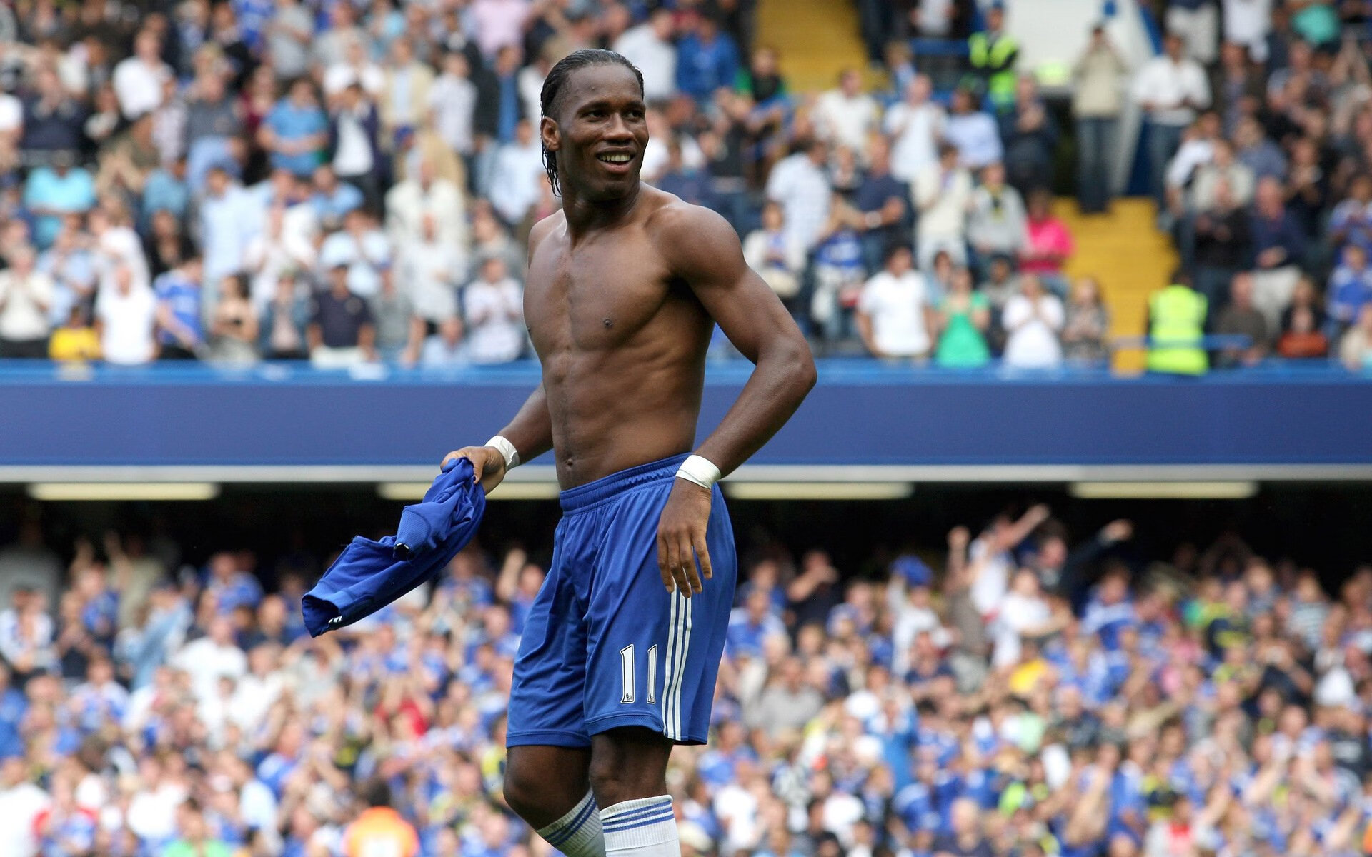 巴雷拉一剑封喉！巴萨掀翻威尔士，关键先生改写欧战格局